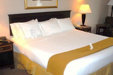 Holiday Inn Express Waterbury Exteriör bild